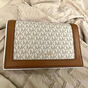 Brand New Michal Kohrs Jet Set Large Full Flap Chain Crossbody Clutch